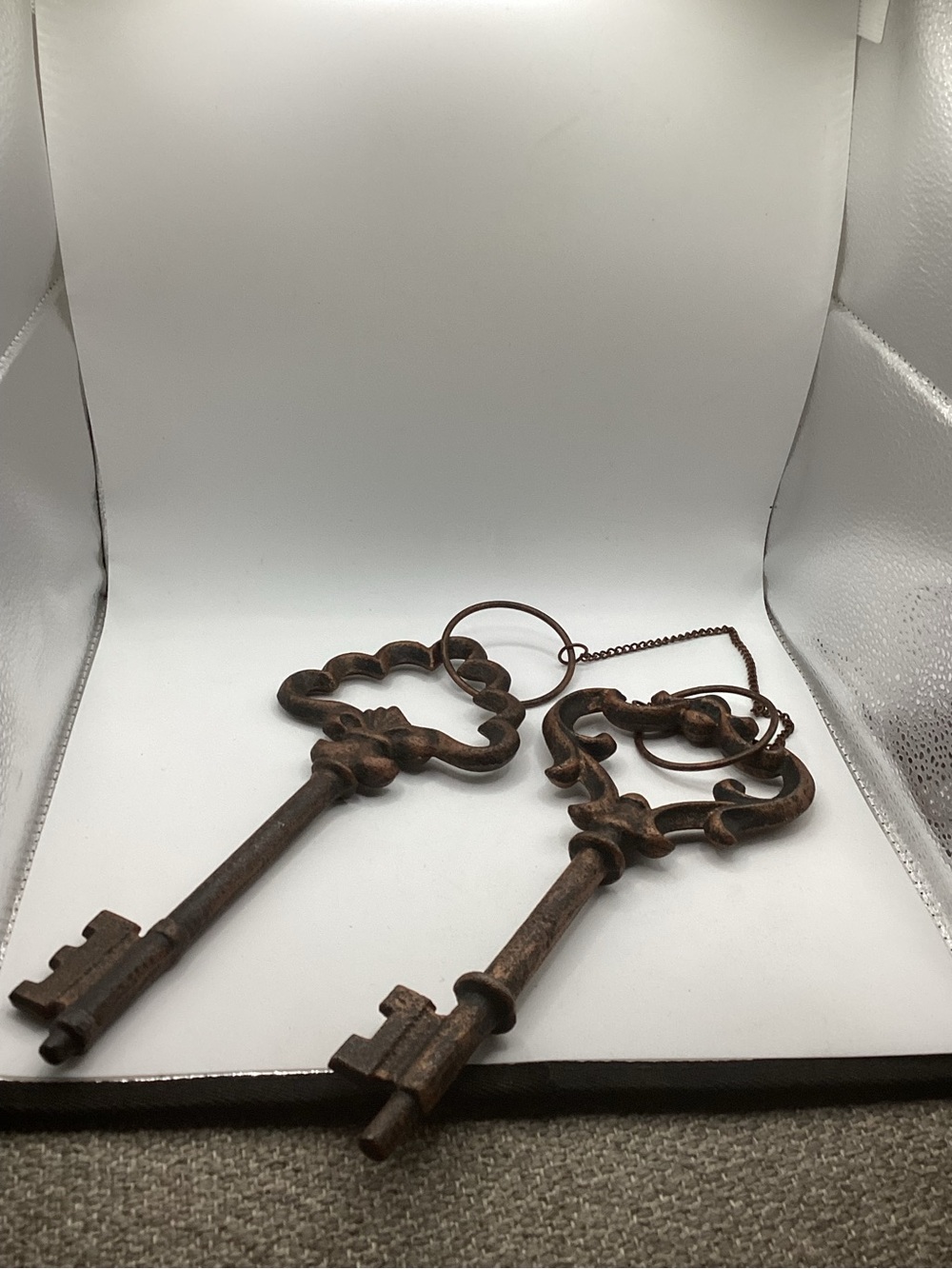 Antique-Style Decorative Skeleton Keys in Rust Brown